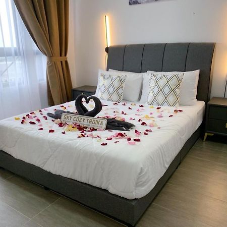 Sky Cozy Troika Residence, 1 Bedroom 4-6 Pax, 2 Bedrooms 6-8 Pax, Pool Vew, Sky & City View, Free Parking, Pool, Unlimited Wifi & Netflix Kota Bharu Dış mekan fotoğraf